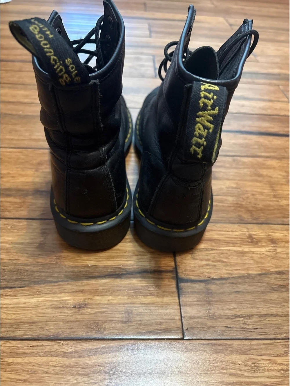 Dr. Martens Men’s 1460 Size 8 USA UK 7 Black Leather Lace-Up Combat Boots 8-eye